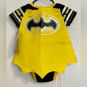 NWT Adorable Iconic Batman Bodysuit Onesie 0/3m with a Detachable Cape